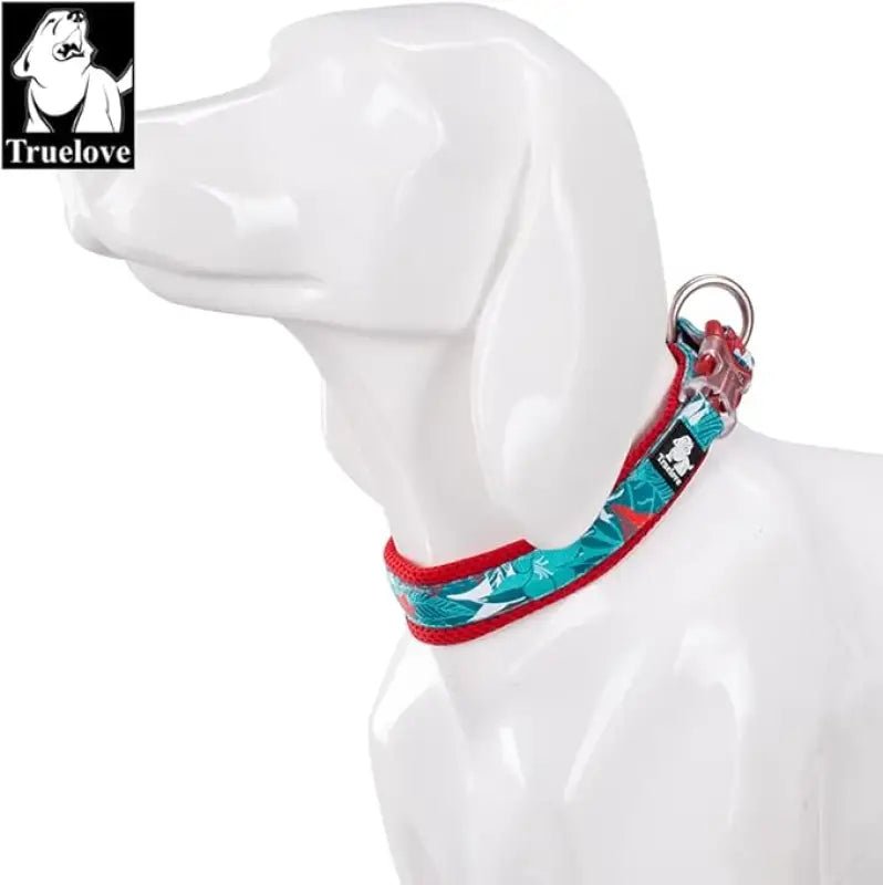 Mannequin de chien blanc portant un collier léger et ajustable Truelove motif floral pour chien