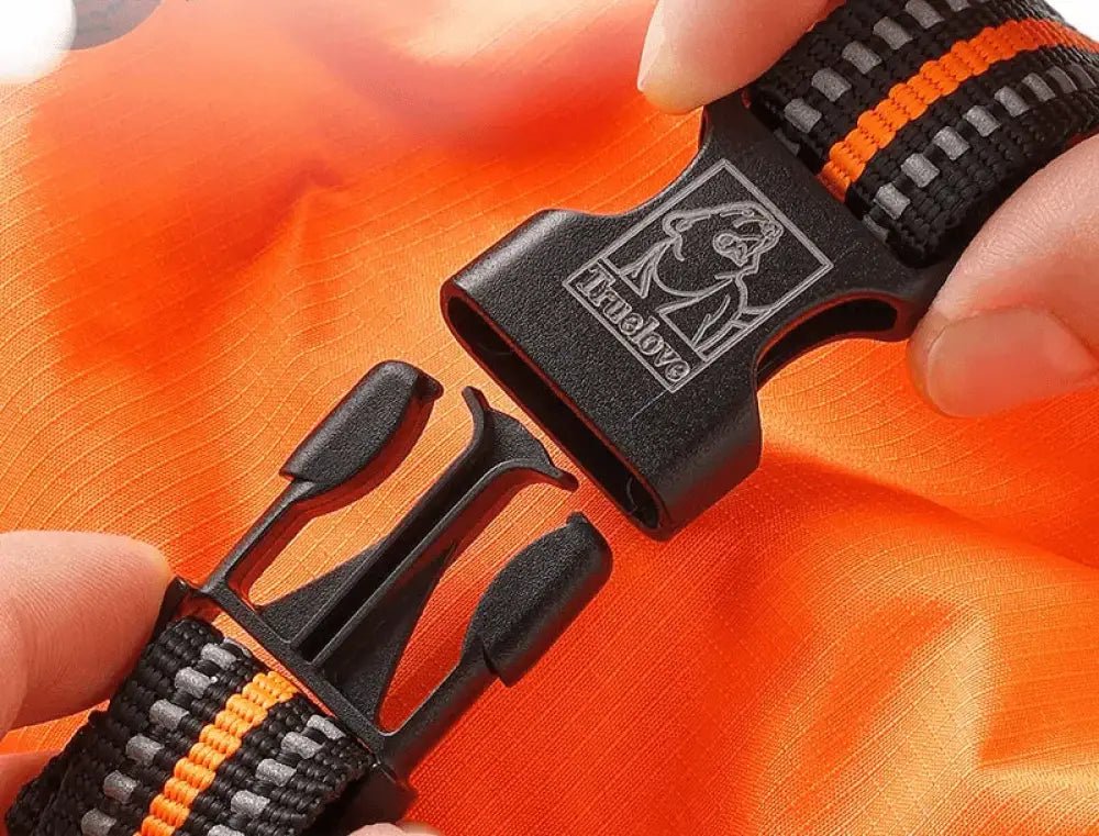 Boucle de fixation noire en plastique avec sangle réfléchissante pour chien Truelove Snow