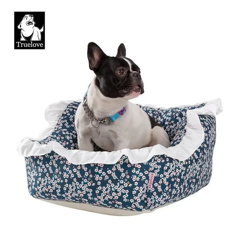 Chien Truelove dans panier en coton lavable avec base antidérapante et motif floral