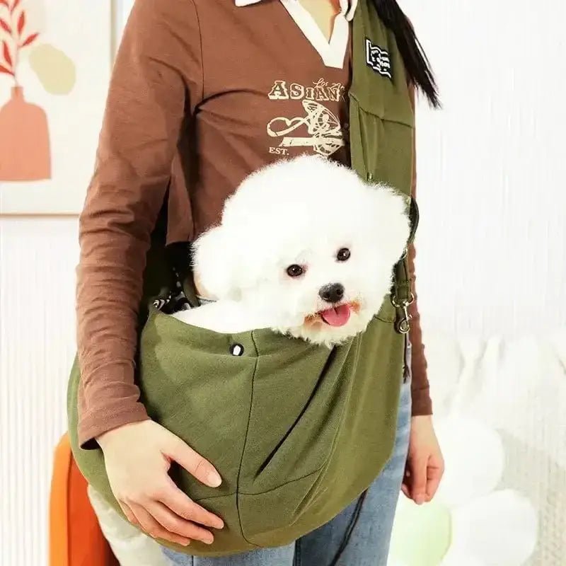 Sac sling réglable pour promener un petit chien blanc dans un sac bandoulière pour chien