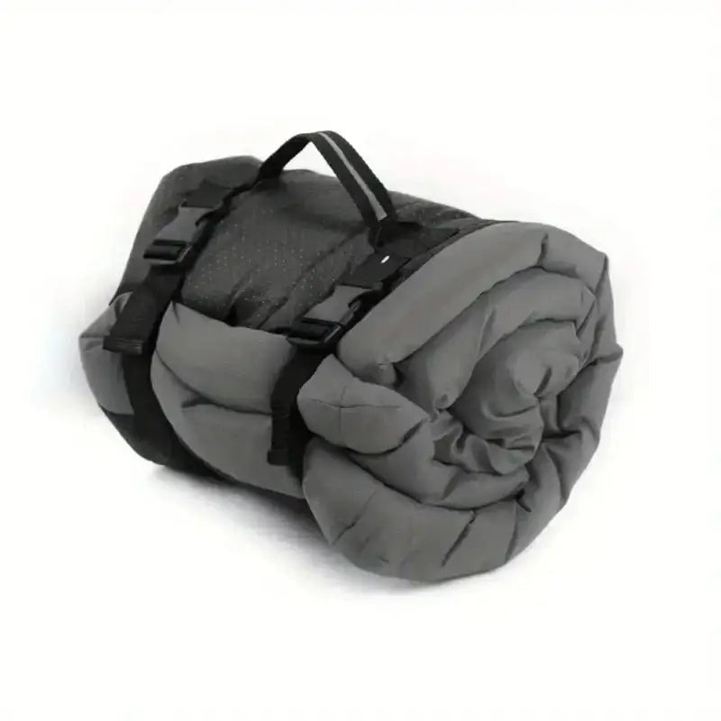 Tapis pliable pour chien en voyage, enroulé avec bandes noires et rembourrage gris
