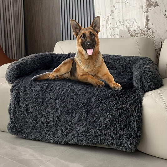 German Shepherd sur un coussin de sofa gonflé pour chien et chat, super plush dog
