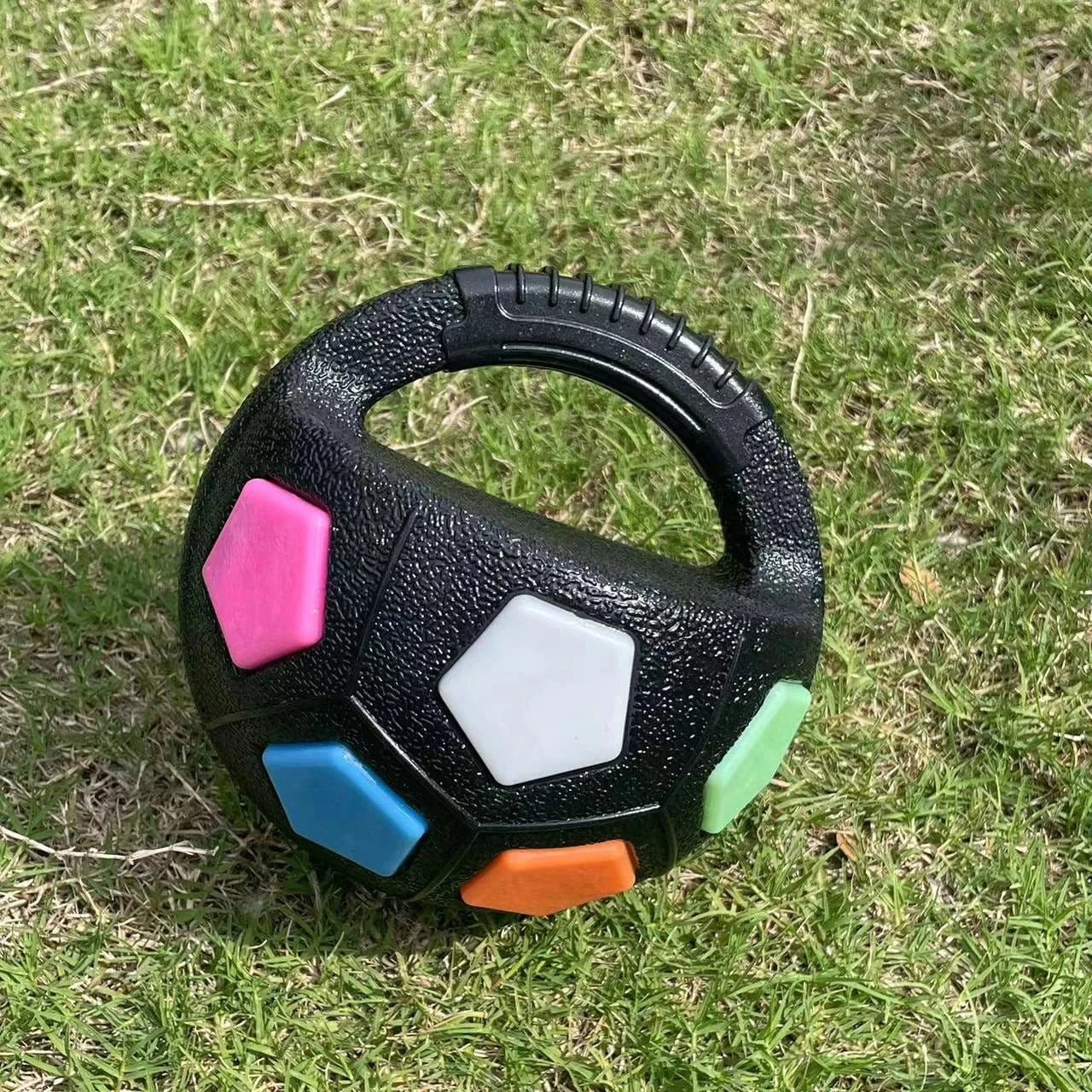 Jouet balle en caoutchouc résistant avec sifflet intégré, colorée et parfaite pour jouer