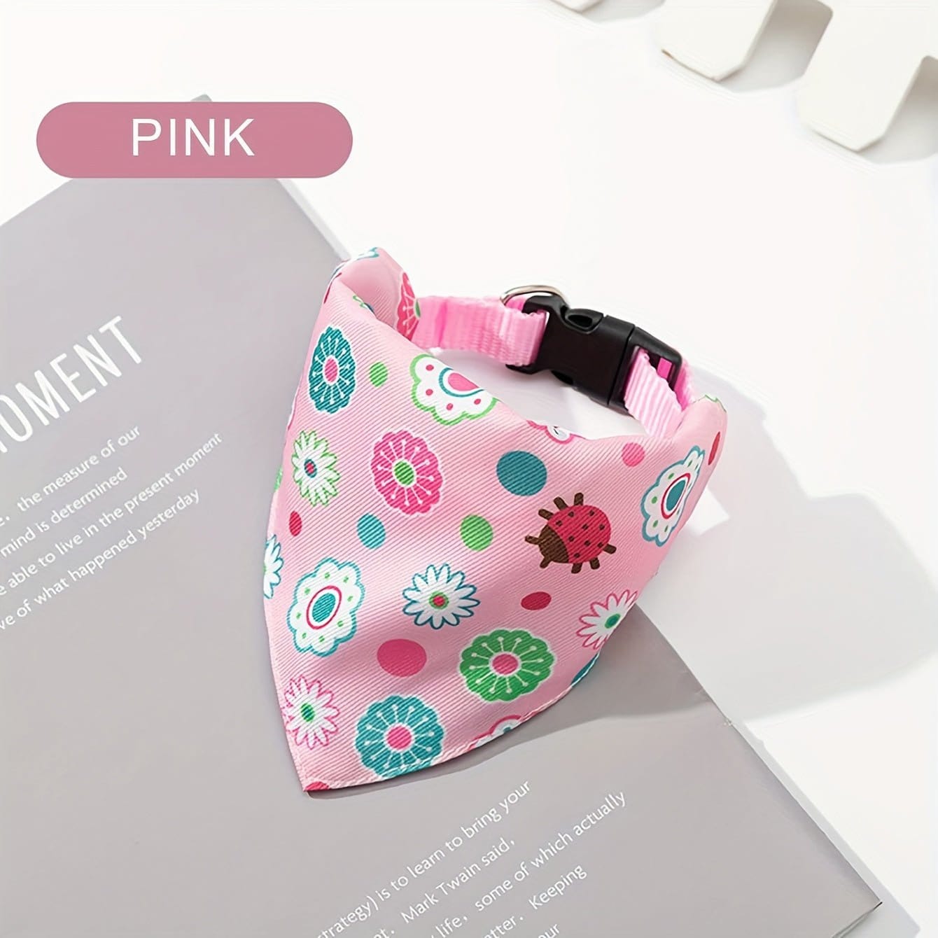 Collier bandana style original en polyester doux avec motif floral rose pour chien