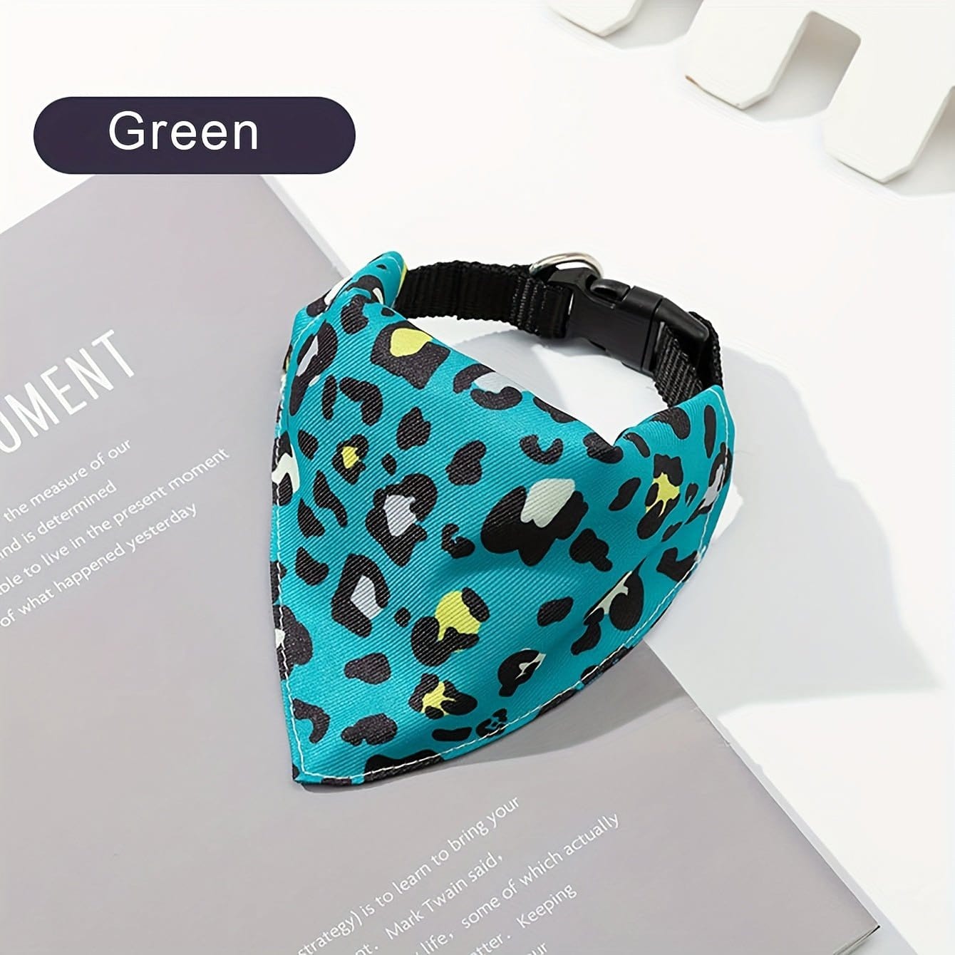 Collier bandana style original en polyester doux avec motif léopard vert pour chien