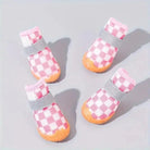 Chaussures antidérapantes pour chien colorées avec motifs pink et blanc, chaussures mignonnes chien avec semelle grip