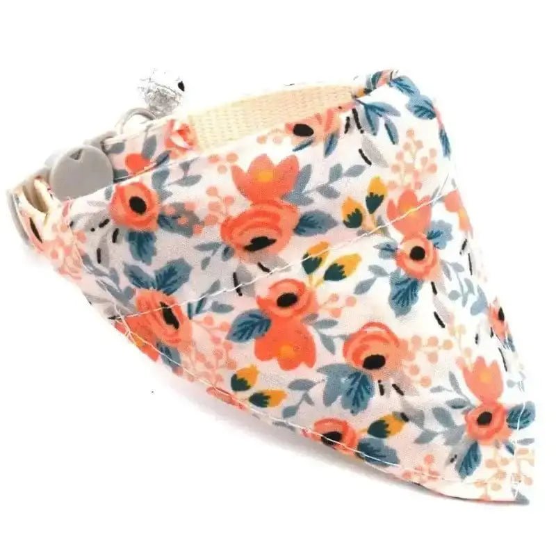 Collier pour chien avec bandana floral intégré, accessoire chien élégant