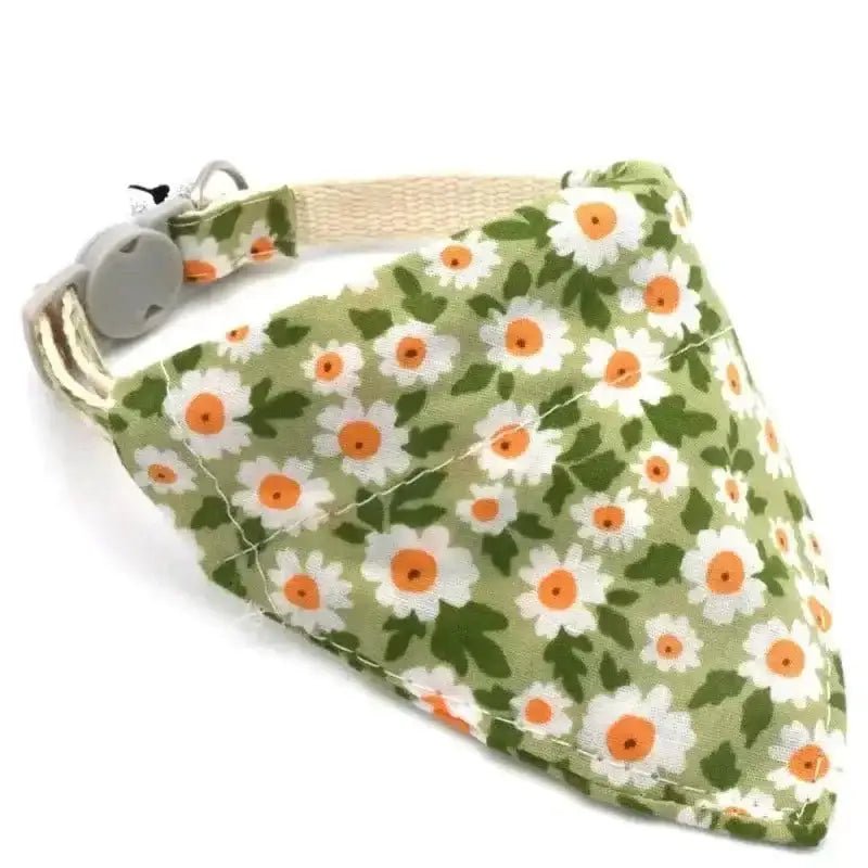 Collier pour chien motif floral avec bandana intégré, accessoire chien élégant sécurisé