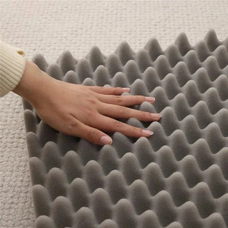 Coussin amovible en mousse grise pour un confort optimal et entretien facile