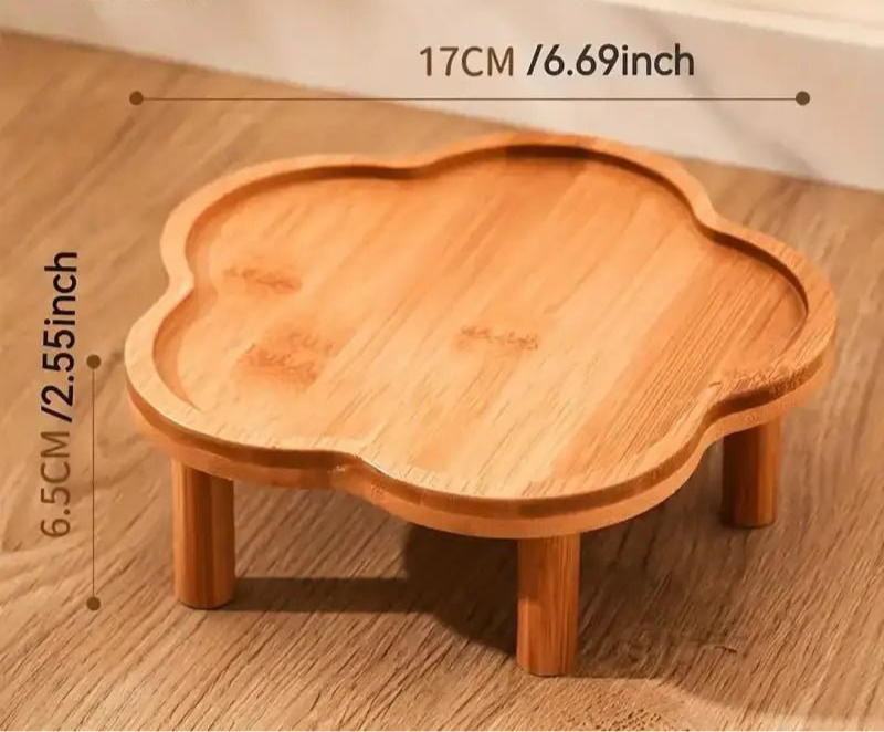 Photo d’une gamelle anti-glouton pour chien en forme de fleur en bois naturel