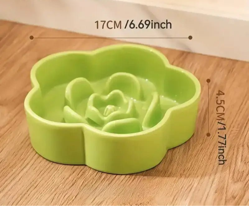 Alt texte : Gamelle anti-glouton pour chien en forme de fleur avec design coloré