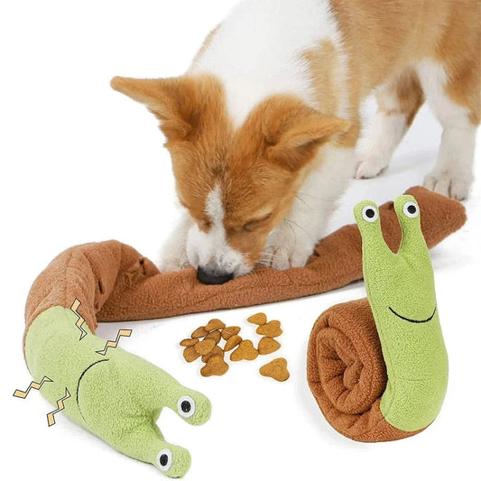 Chien jouant avec le jouet renifleur escargot, parfait pour chien, jouet renifleur