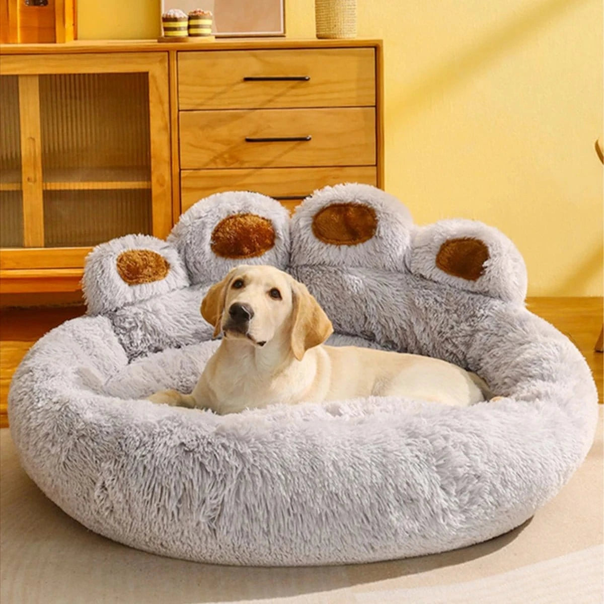Lit moelleux en coton soutien optimal pour chien moyen avec un gros chien gris fluffy