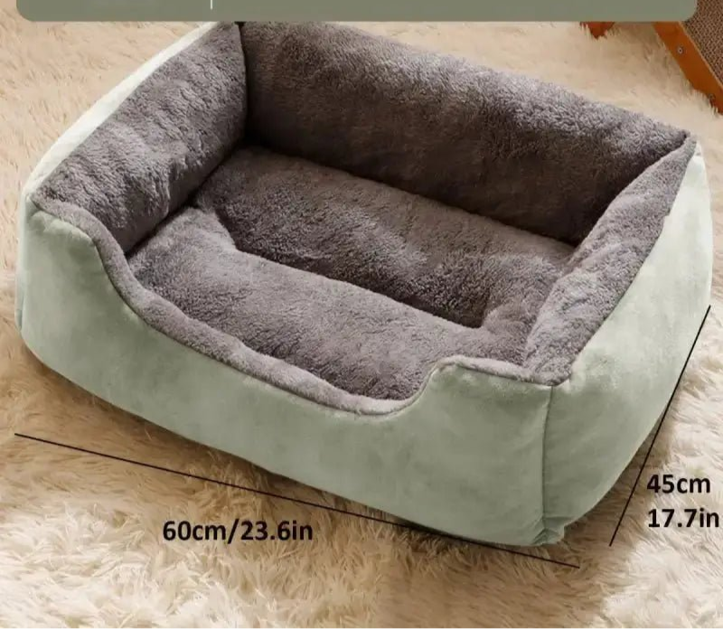 Image d’un panier chien rectangulaire doux et moelleux, gris et vert pour intérieur