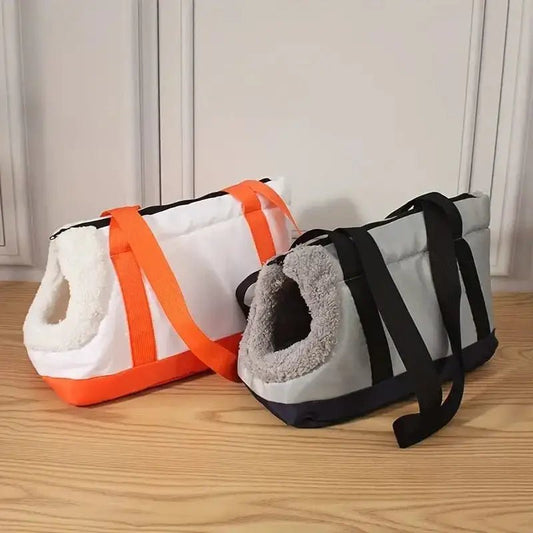 Deux sacs cabas pour chien avec trou pour la tête, confortable et ouvert sur le dessus