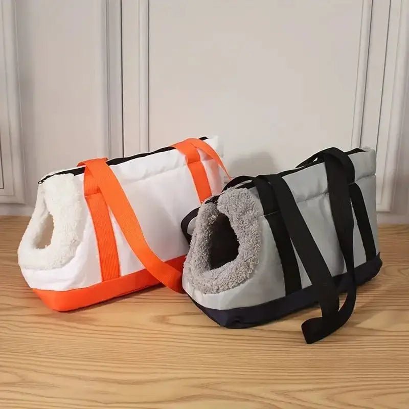 Deux sacs cabas pour chien avec trou pour la tête, confortable et ouvert sur le dessus