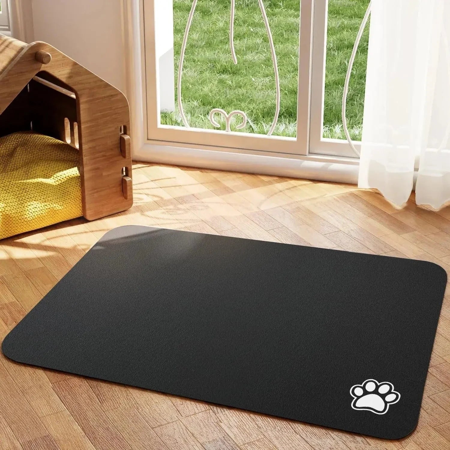 Tapis d’alimentation absorbant noir avec empreinte de patte, idéal pour chiens et chats