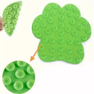 Tapis de léchage pour chien anti-stress en silicone avec reliefs en forme de patte et vert