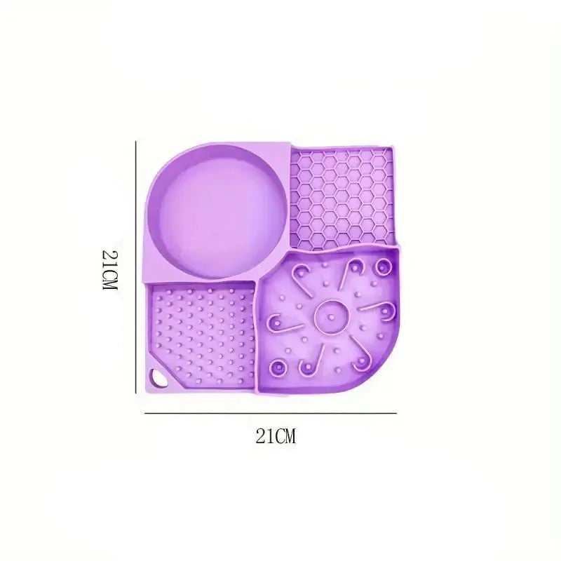 Image d’un tapis de léchage pour chien en silicone violet avec zones texturées